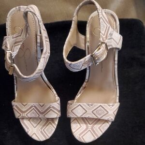 NWOT Jessica Simpson Elegant Beige Patterned Sandals